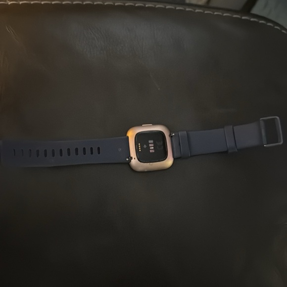 Fitbit Versa 2 - Picture 2 of 2